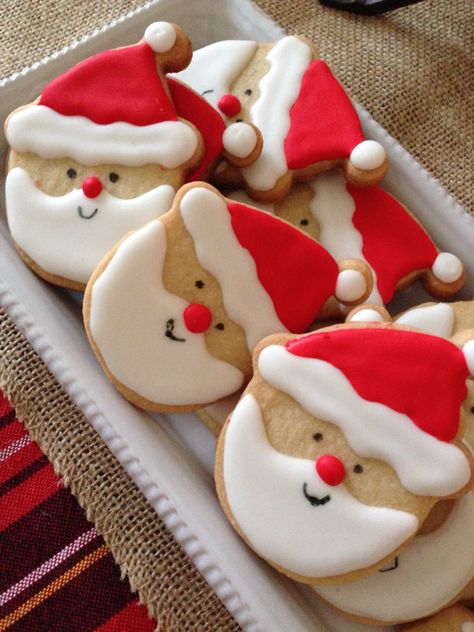 Santa Sugar Cookies Decorated, Santa Cookies Decorated, Santa Claus Cookies, Lime Desserts, Cute Christmas Cookies, Christmas Cookies Gift, Santa Cookie, Christmas Baking Recipes, Christmas Biscuits