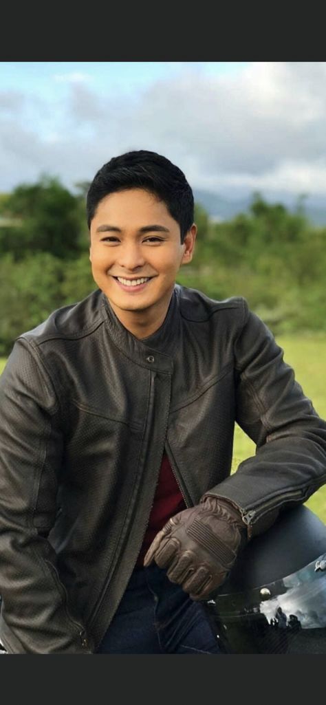 Coco Martin, Shortish Hair, Graffiti Wallpaper Iphone, Daniel Padilla, Graffiti Wallpaper, Tiktok Style, Flower Wallpaper, Wallpaper Iphone, Coco