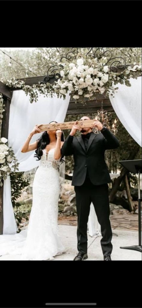 Tequila Mexico Wedding, Shotski Wedding, Must Have Wedding Photos Couple, Silly Wedding Photos, Modern Elegance Wedding, Shot Board, Wedding Unity Ceremony, Fun Bridal Party Photos, Montana Western