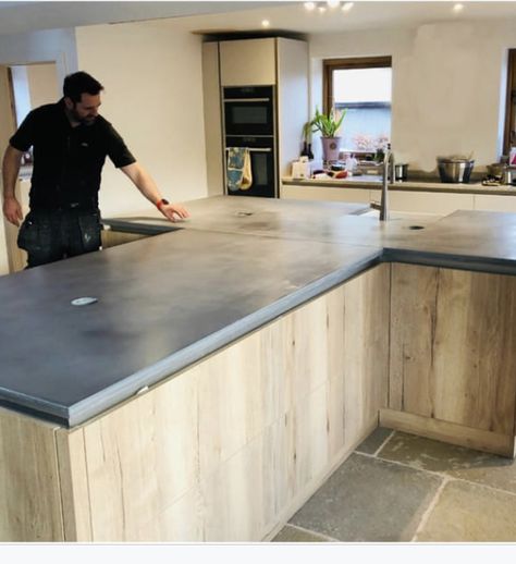 Cement Kitchen Countertops, Grey Worktop Kitchen, Diy Concrete Projects, Polished Concrete Worktop, Cement Kitchen, Concrete Worktop, Cement Countertops, Water Cement Ratio, Countertop Table