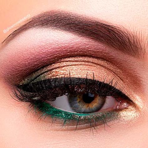 Golden Green Christmas Eye Makeup Metallic Smokey Eye, Simple Holiday Makeup, Christmas Makeup Simple, Lilac Eyeshadow, Golden Eye Makeup, Matte Red Lips, Glittery Eyeshadow, Christmas Eye Makeup, Light Makeup Looks