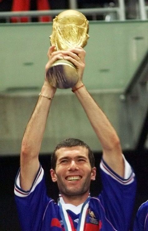 Zidane wins, lifts then pilfers the 1998 World Cup trophy 1998 World Cup, Old Man Portrait, World Cup Trophy, Zinedine Zidane, Male Portrait, Old Men, Juventus, Soccer Players, Cristiano Ronaldo