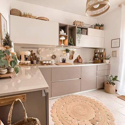 Feng Shui Kitchen, Kitchen Decor Collections, Chic Interior Design, Inspire Me Home Decor, Boho Kitchen, Gorgeous Kitchens, Home Design Living Room, Boho Interior, Luxury Kitchen