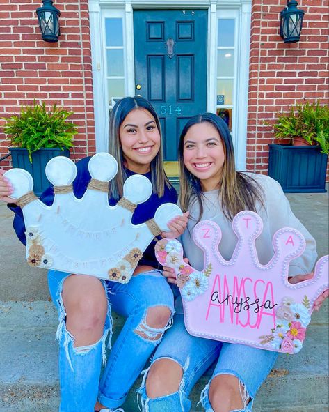 Sorority Door Signs, Zeta Canvas Painting, Zta Paintings, Zeta Painting, Zeta Tau Alpha Crown, Zta Letters, Crown Painting, Paddle Ideas, Sorority Banner