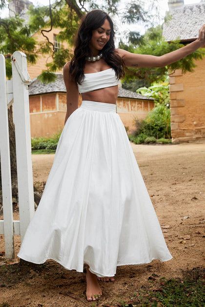 Buy sexy maxi skirts only at Selfie Leslie. The hottest long skirts for women for sale online. Island Fits, Maxi Skirt White, Crop Top And Skirt Set, Full Outfits, Cabo Wedding, White Maxi Skirts, Yellow Bridesmaids, Modern Bridal, Bridal Look