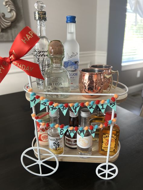 Bar Baskets Gift Ideas, 21st Birthday Mini Bar Cart Gift, Mini Bar Cart Gift, 21st Bday Present Ideas, 21st Birthday Alcohol Gift Ideas, Creative 21st Birthday Gifts, Mini Basket Gift Ideas, Mini Bar Cart Ideas, 21st Birthday Baskets For Her