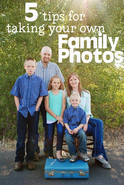 Becki Adams Designs: 5 Tips for Taking Your Own Family Photos Large Family Poses, Large Family Photos, Sibling Poses, Outdoor Family Photos, Family Photoshoot Outfits, Family Beach Pictures, Family Photo Pose, Toddler Photography, Beach Family Photos