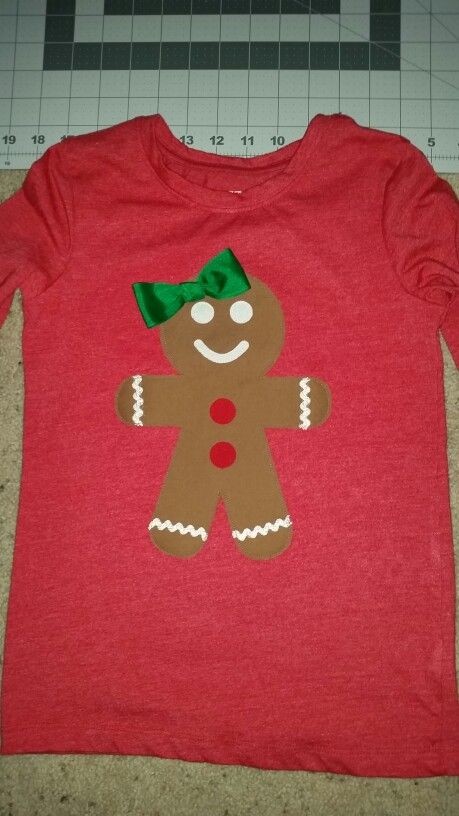 Gingerbread Shirts Vinyl, Gingerbread Tshirt Ideas, Gingerbread Shirt Ideas, Diy Christmas Shirts, Christmas Sweater Outfits, Christmas Jumper Day, Gingerbread Diy, Christmas Shirts For Kids, Christmas Applique