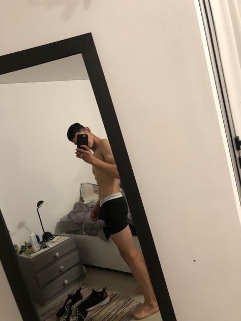 Bed Selfie Men, Men Snapchat Selfie, Guy Mirror Pics No Face, Guy Mirror Pic, Men Mirror Pics, Mirror Selfie Poses Men, Boys Mirror Selfie, Men Mirror Selfie, Mirror Selfie Men