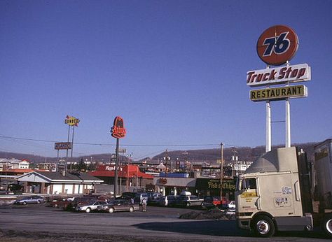 Wyoming Vacation, Trucking Company, Truck Stop, Van Lines, Gas Service, Old Gas Stations, Freight Truck, Trucking Life, Bus Life