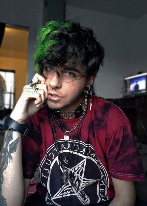 Split Dyed Hair Boy, Green And Black Hair, Green Hair Men, Black And Green Hair, Alternative Boy, Split Dye, Green Hair Dye, Dyed Hair Men, Black Hair Boy