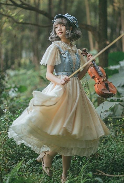 Era Victoria, Gaun Abad Pertengahan, Dress Reference, Soft Girl Outfits, Mode Kimono, Old Fashion Dresses, Classic Lolita, Pose Ref, Figure Poses