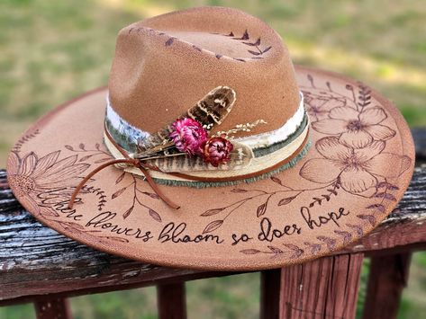 Bohemian Hats Boho Chic, Black Burned Felt Hat, Wood Burned Hats Women, Burned Hat Design Ideas, Burned Hats For Women, Felt Hat Burning Designs, Custom Hat Ideas, Hat Burning Ideas, Hat Bands Diy Ideas