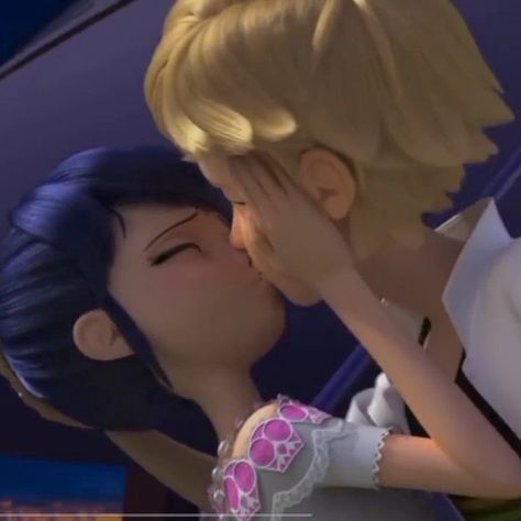 new episode!! Adrinette’s kiss 🪩🫀 Adrienette Kiss, Miraculous Kiss, Ladybug Und Cat Noir, Catnoir And Ladybug, Miraculous Ladybug Kiss, Marinette Et Adrien, Adrian And Marinette, Ladybug And Cat Noir, Miraculous Ladybug Wallpaper