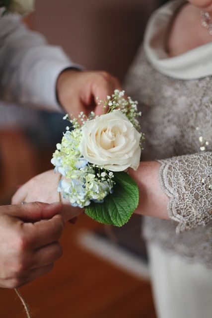 hydrangea corsage Grandmother Corsage Wedding, Blue And White Wrist Corsage Wedding, Hydrangea Corsage Wrist, Corsage Inspiration, Hydrangea Corsage, Wedding Guide Checklist, Body Flowers, Corsage Bracelet, Lego Wedding