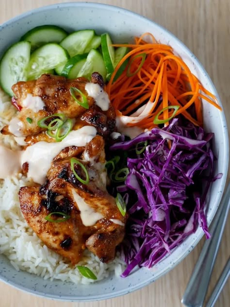 Bang Bang Chicken Recipe | Simple Home Edit Simple Home Edit Bang Bang Chicken, Bang Bang Chicken Bowl, Simple Home Edit Recipes, Bang Bang Chicken Recipe, Bang Bang Chicken, Chicken Rice Bowls, Favorite Dinner, Recipe Simple, Cooked Chicken