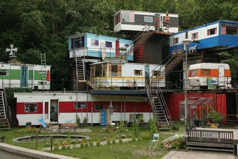 theater decor in Amsterdamse Bos Honda Element, Mac Pro, Vintage Trailer, Vintage Trailers, Apartment Complexes, Trailer Park, Camping Ideas, E Card, Vintage Camper