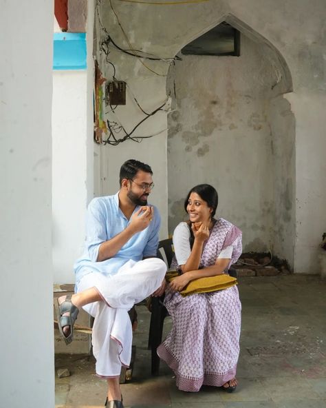 Bengali Couples Photography, Monk Photography, Vintage Couple Photography, Happy New Year Movie, Retro Concept, Mindset Therapy, Wedding Chura, Photoshoot Vintage, Retro Photoshoot