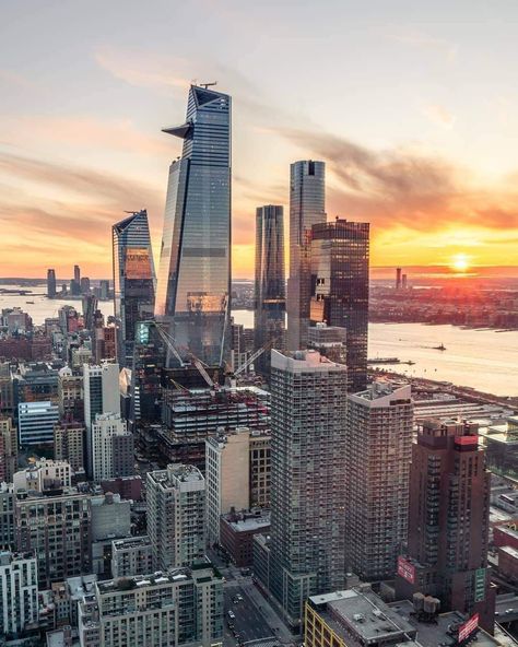 Hudson Yards, NYC 📸: [instagram.com/bennycchan] Hudson Yards Nyc, Nyc Instagram, Hudson Yards, Chrysler Building, City Living, Travel Information, Brooklyn Bridge, Central Park, Empire State