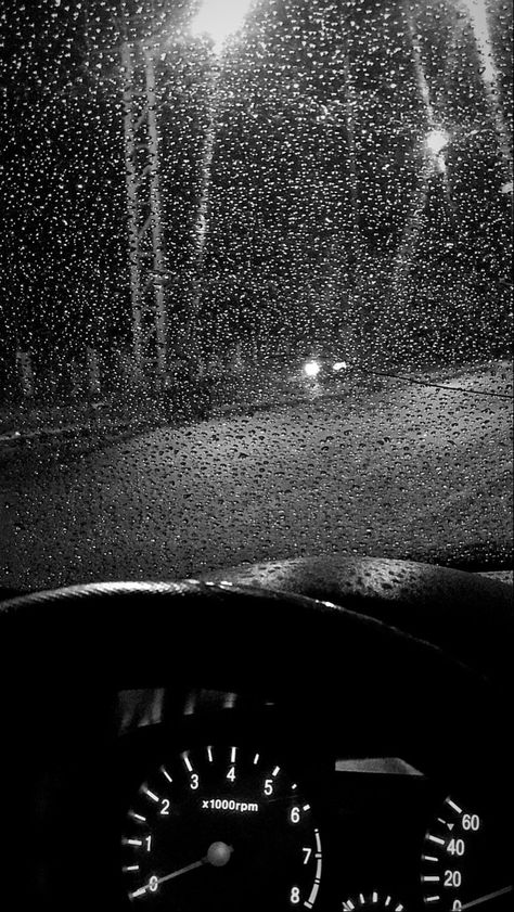 Drizzling rain on windshield Rain Walpepar, Drizzle Aesthetic Rain, Drizzle Weather, Night Rain Aesthetic, Drizzle Rain, Blessed Wallpaper, Weather Wallpaper, Weather Widget, Drizzling Rain