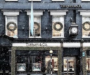 lacewings - @nycbambi shared by Jenny W on We Heart It Weeks Till Christmas, Boutique Hotel Paris, London Holiday, New York Wallpaper, Instagram Christmas, London Town, Paris Hotels, And Just Like That, Tiffany And Co