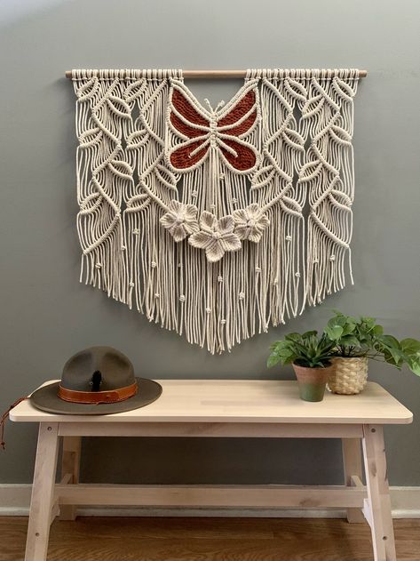 Macrame Wall Decor Ideas, Diy Hanging Decor, Macrame Wall Hanging Tutorial, Macrame Plant Hanger Patterns, Makramee Diy, Macrame Backdrop, Wall Hanging Designs, Macrame Wall Decor, Macrame Wall Hanging Diy