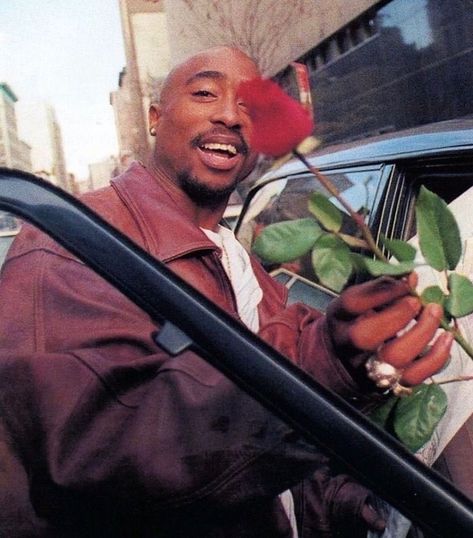 2Pac with a rose 90s Rappers Aesthetic, Tupac Art, Tupac Wallpaper, 90s Rappers, Tupac Pictures, Boujee Aesthetic, Wallpaper Disney, Rap Wallpaper, Wallpaper Tumblr