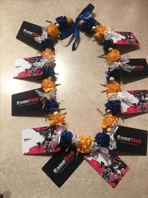 Gamestop Gift Card Lei!😎🎮 Promotion Leis For Boys, 8th Grade Graduation Lei Ideas, Diy Leis, Grad Leis, Lei Diy, Creative Graduation Gifts, Graduation Leis Diy Ribbons, Graduation Accessories, Money Lei Diy