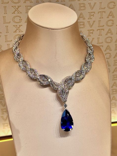 Sapphire Blue Necklace, Swan Necklace Bulgari, Bulgari Necklace Diamond, Vintage Bulgari Jewelry, Royal Jewelry Aesthetic, Crochet With Wire, Bulgari Necklace, Elven Tree, Most Expensive Jewelry