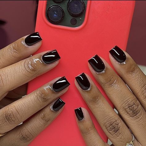 Simple Gel Polish Nails, Cute Solid Nail Colors, Black Gel Nails Designs, Black Nails Gel Short, Short Acrylic Black Nails, Black Short Acrylics, Black Nails Designs Short, Short Gel Polish Nails, Fall Nails Short Acrylic