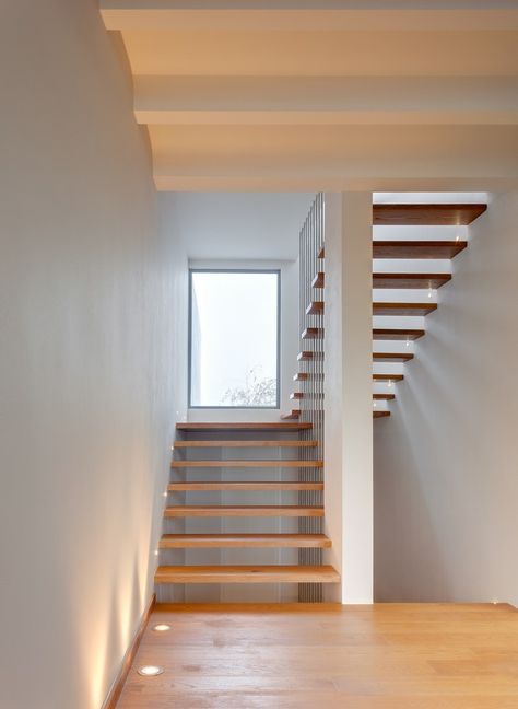 Gallery of Valna House / JSa Architecture - 5 Minimalist Stairs, Stairs Lighting Ideas, Basement Stair Lighting, Unique Staircase, Staircase Window, Stairs Lighting, Rustic Stairs, Stair Makeover, Tiny House Stairs