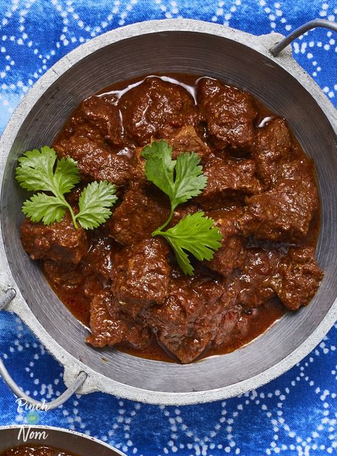 Beef Madras - Pinch Of Nom Beef Madras Recipe, Madras Recipes, Beef Madras, Slow Cooker Beef Curry, Beef Curry Recipe, Slow Cooker Curry, Pinch Of Nom, Potted Beef, Beef Curry