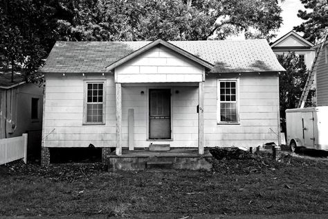 The Tiny Farmhouse Cottage - Stunning Farmhouse Before-and-After Makeovers - Southernliving. This tiny cottage was rickety, to say the least. Small Cottage Renovation Before And After, Cottage Makeover Before And After, Small Cottage Makeover, Exterior Renovation Before And After, Low Country Cottage, Cottage Makeover, Nantucket Cottage, Tiny Farmhouse, Southern Farmhouse