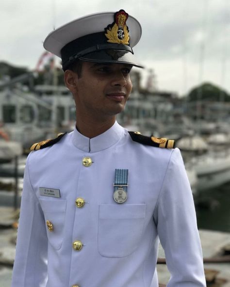 🇮🇳 Indian Navy Uniform, Officer Aesthetic, Paisa Money, Raaj Kumar, Indian Army Quotes, National Defence Academy, Naval Officer, Indian Defence, Military Couples