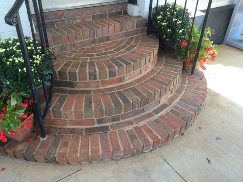 Brick steps at entry House Brick, Brick Porch, Spiral Garden, Front Porch Steps, Front Door Steps, Porch Stairs, Brick Projects, Brick Steps, Patio Steps