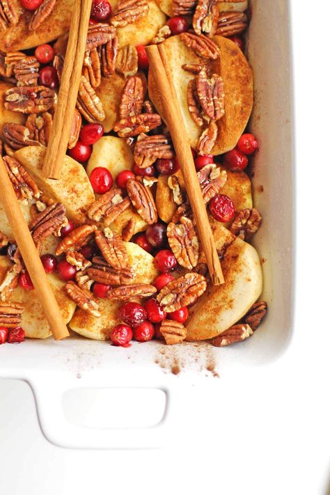 Vegan maple pecan fall fruit bake recipe! Roasted fall fruit you can eat as a side dish, with yogurt, or as a healthy dessert! // Rhubarbarians / breakfast / baked apples / roasted apples / #maplepecan #healthydessert #fallbreakfast #vegan #recipe #fruitbake #roastedfruit