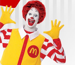 Ronald McDonald Mcdonalds Funny, Clown Pics, Mcdonald Menu, Mission Projects, Costumes Around The World, Ronald Mcdonald House, Funny Songs, Kung Fu Panda, Would You Rather