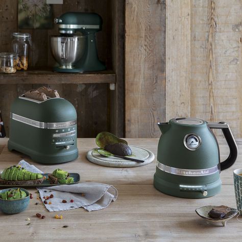 Make your friends green with envy with new picks from KitchenAid Green Kitchen Appliances, Kitchenaid Toaster, Macaron Pistache, Green Appliances, Kitchenaid Artisan, Toast Sandwich, Kettle And Toaster, Stainless Steel Accessories, Best Insulation