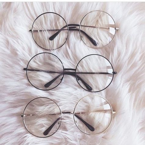 10 Glasses Frames That Will Make You Look Cool And Stylish - Society19 Cute Glasses Frames, Circle Glasses, Cat Eye Colors, Fake Glasses, Glasses Trends, Look Grunge, Trendy Glasses, Cute Sunglasses, نظارات شمسية