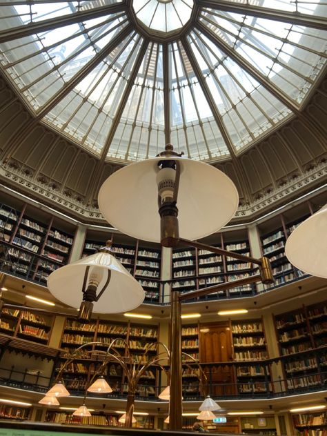 Kings College London Library, Kings College Aesthetic, Kings University London, King's College London Aesthetic, Kings College London Campus, Kcl London Aesthetic, London College Aesthetic, London School Of Economics Aesthetic, Kings College London Aesthetic