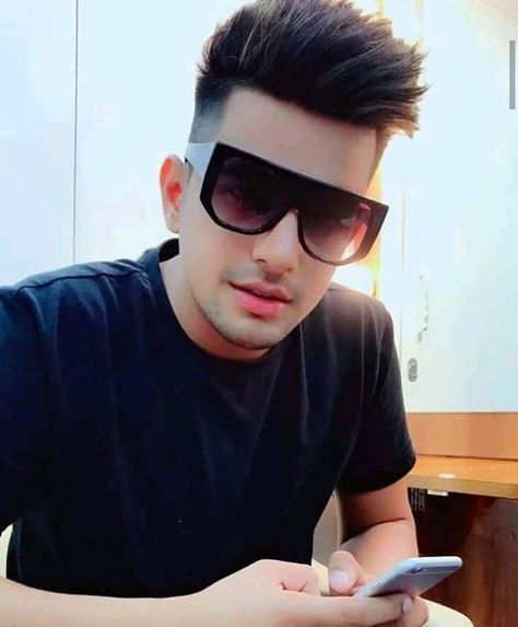 Cutie pie😍😍 Bollywood Singers, Indian Singers, Punjabi Singer, Jass Manak, Swag Boys, Dear Crush, Girl Couple, Crazy Girl Quotes, Mens Haircuts Short