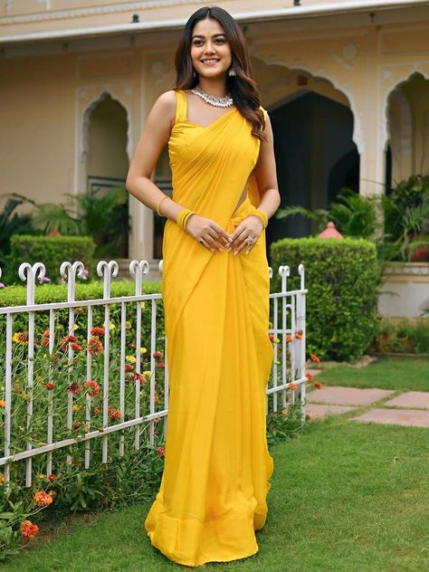 Yellow Western Outfits, Yellow Saree For Haldi, Yellow Chiffon Saree, Georgette Saree Party Wear, Kurti Cotton, Kurta Women, Haldi Outfits, Women Kurti, Haldi Outfit