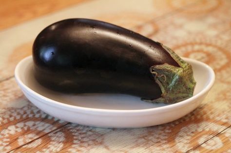 Freeze Eggplant Raw, Can You Freeze Eggplant, Aubergine Recipe Healthy, How To Freeze Eggplant, Roasted Whole Eggplant, Raw Eggplant, Freezing Eggplant, Microwave Recipes Dinner, Freezing Onions