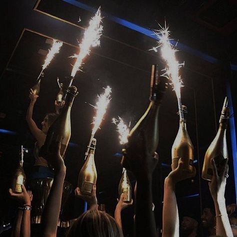 Bottle Sparklers, Bottle Girls, Cocktails Bar, Clubbing Aesthetic, Super Rich Kids, Bottle Service, Future Lifestyle, Rich Kids, High Society