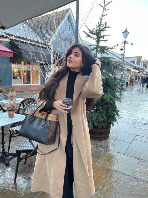 Long Brown Wool Coat Outfit, Bicester Village London, Long Brown Coat Outfit, Long Wavy Hair Black, Brown Long Coat Outfit, Winter Outfits London, Hair Inspo Long, Wavy Hair Black, Trench Coat Outfit Winter