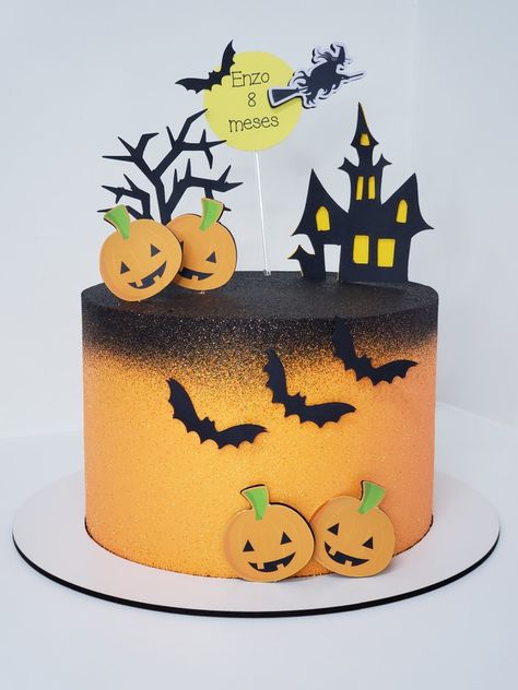 Bolo Tema Halloween, Bolo Halloween Infantil, Halloween Cake Design, Cute Halloween Cakes, Pasteles Halloween, Halloween Pasta, Halloween Food Cupcakes, Cakes For Sale, Halloween Infantil