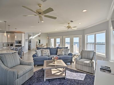 Ocean Springs 'Magnolia Beach House' w/Gulf Views! California Coastal Interior Design, Blue Beach House, Coastal Interior Design, Oceanfront Cottage, Beach House Living Room, Fernandina Beach, Coastal Bedrooms, Historic District, Amelia Island