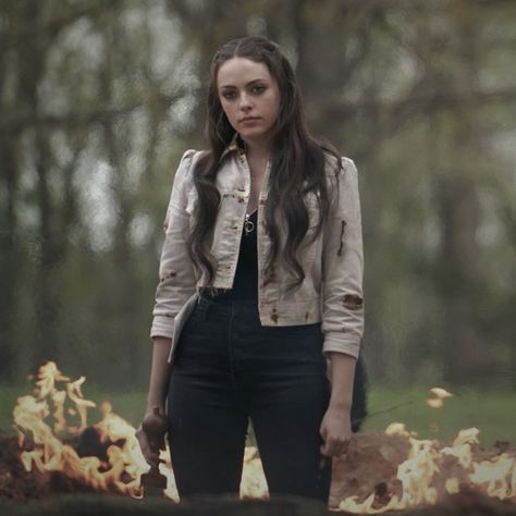 Switched At Birth Bay, Danielle Rose Russell, Smart Casual Women Outfits, Tv Clothes, Daniella Rose, My Father's Daughter, Legacy Tv Series, Smart Casual Women, Under Your Spell