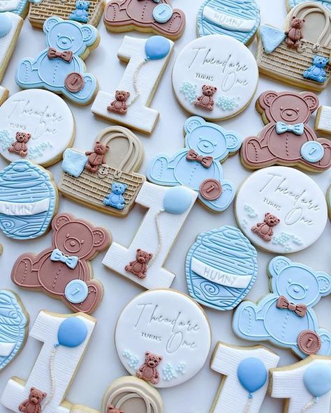 𝗦𝘄𝗲𝗲𝘁 𝗗𝗲𝗹𝗶𝗴𝗵𝘁𝘀 𝗯𝘆 𝗔𝗺𝘆 on Instagram: "Theodore’s Beary First Birthday 🧸 Products used @okhachbakingsupplies Patch bear stamp and cutter Balloon mould @boss_embossers_ Picnic basket stamp and cutter @cookiiau Number 1 cutter Circle cutter @prettypleasesiliconemoulds Teddy bear mould @cookiestampco Hunny pot @sweetlyimpressed Signature font set Tulle impression stamp Turns mini caps Number token @customcookiecutters @littlebiskut Mini Bow tie stamp and cutter @picnartsugar Teddy Bear Picnic Cookies, Bear First Birthday Cookies, Beary First Birthday Cookies, 1st Birthday Cookies Boy, Beary First Birthday Cake, Beary First Birthday, Birthday Biscuits, Teddy Bear Birthday Party, Hunny Pot