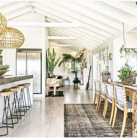 Australian Coastal Style - 7 steps to achieve this look - Making your HOME beautiful Actual Farmhouse, Australian Coastal Style, Beach Home Interiors, Beautiful Beach Houses, Tropical Home Decor, Beautiful Houses Interior, Beach House Interior, Beach House Design, Family Tradition